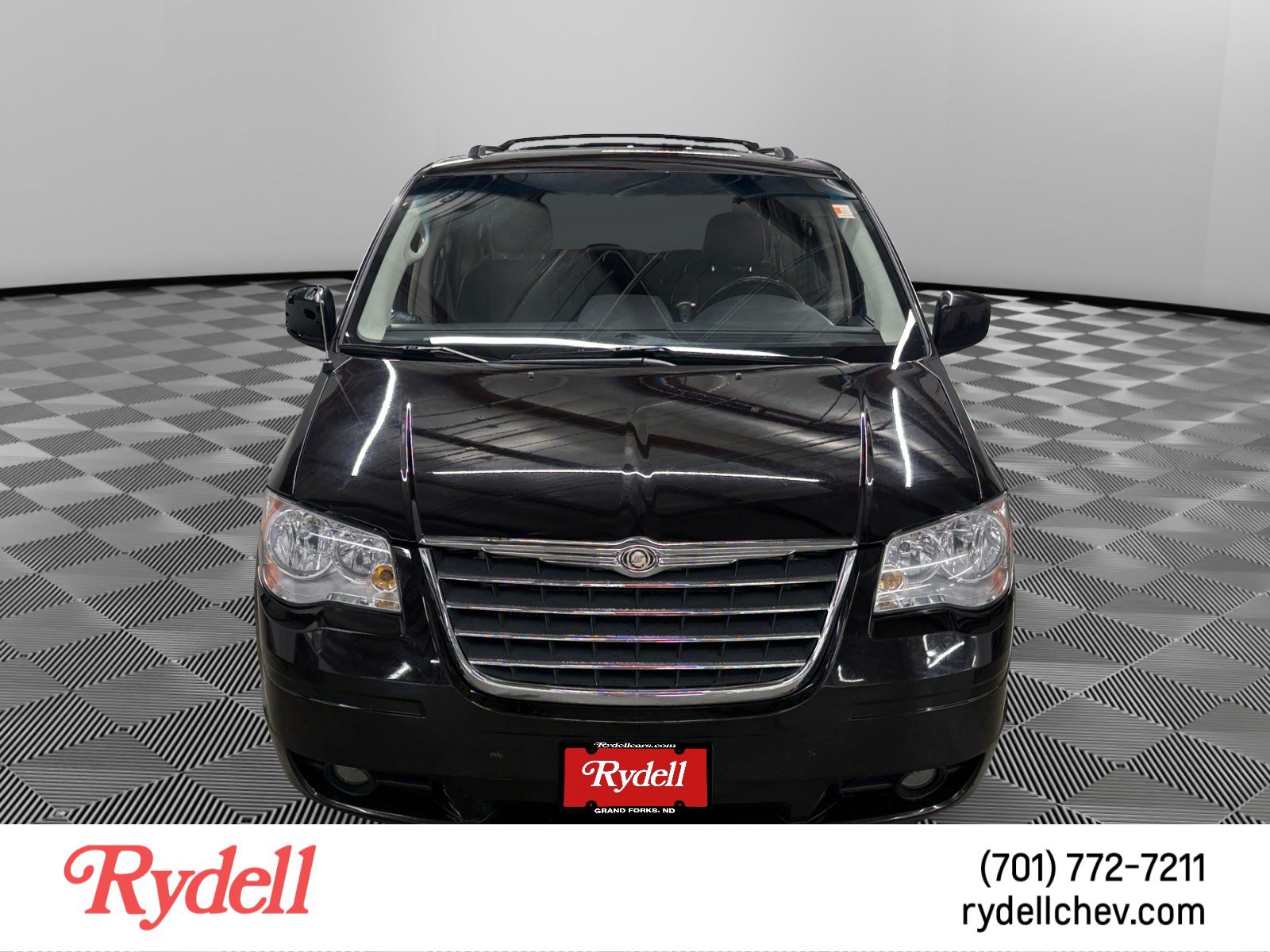 Used 2010 Chrysler Town & Country Touring Plus FWD image 8