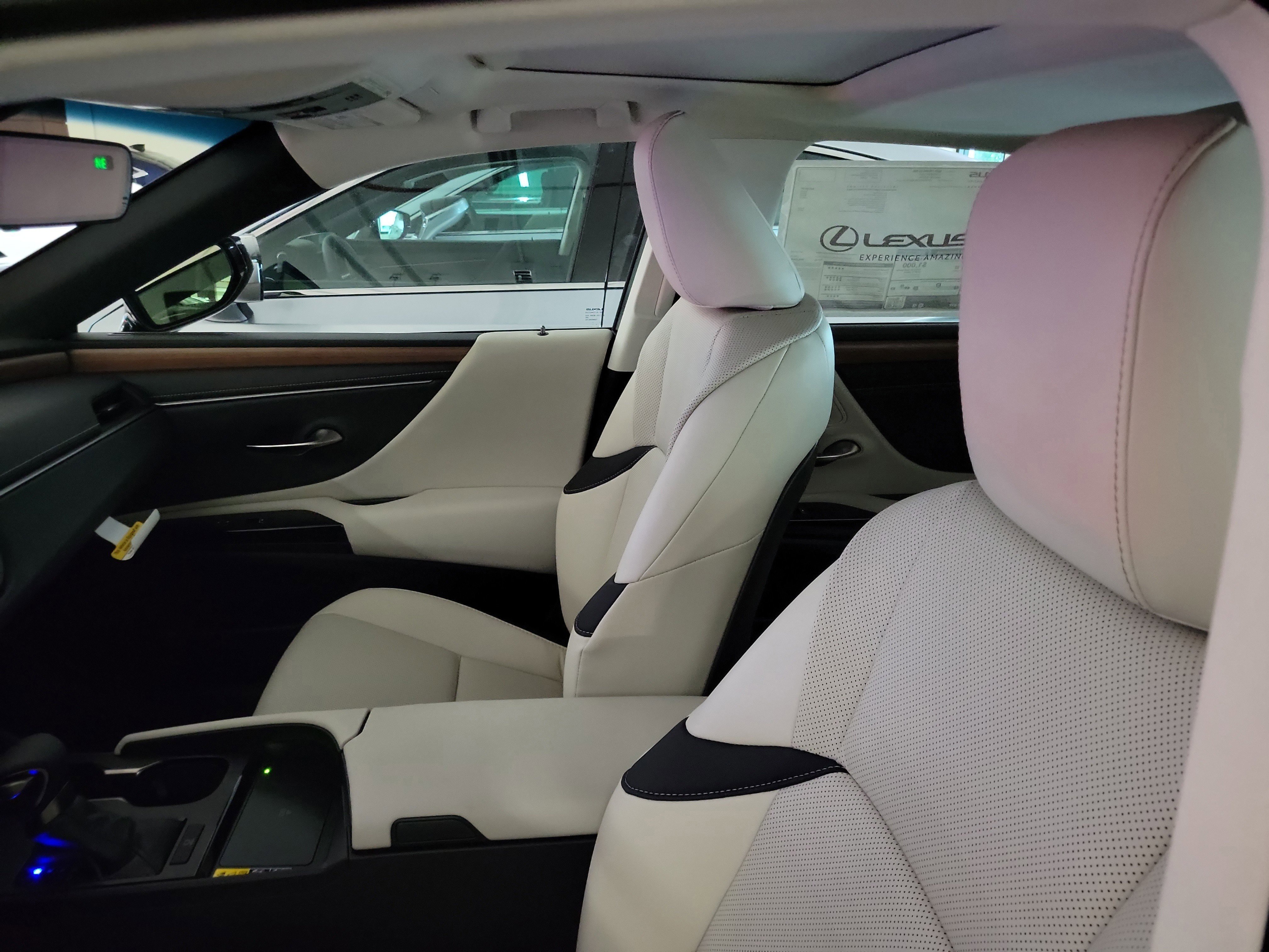 New 2025 Lexus ES 350 w/ Premium Package image 8