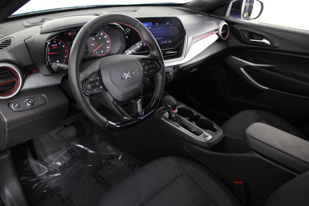 Used 2024 Chevrolet Trax RS w/ Driver Confidence Package FWD image 17