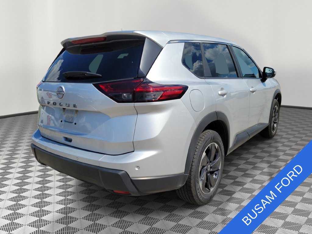 Used 2025 Nissan Rogue SV FWD image 4