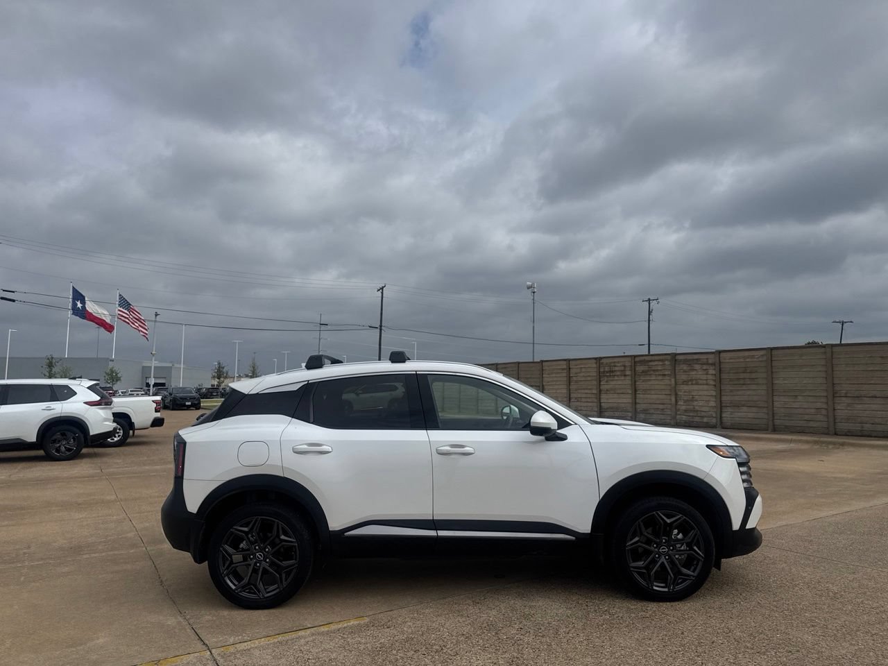 Certified 2025 Nissan Kicks SR FWD image 27