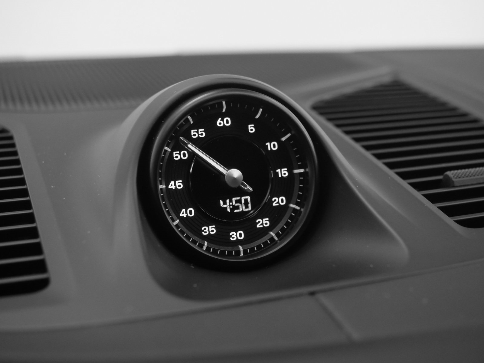 Certified 2025 Porsche Cayenne Coupe image 34