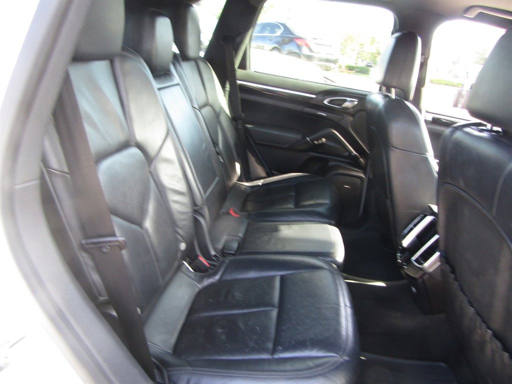 Used 2014 Porsche Cayenne AWD/4WD image 6