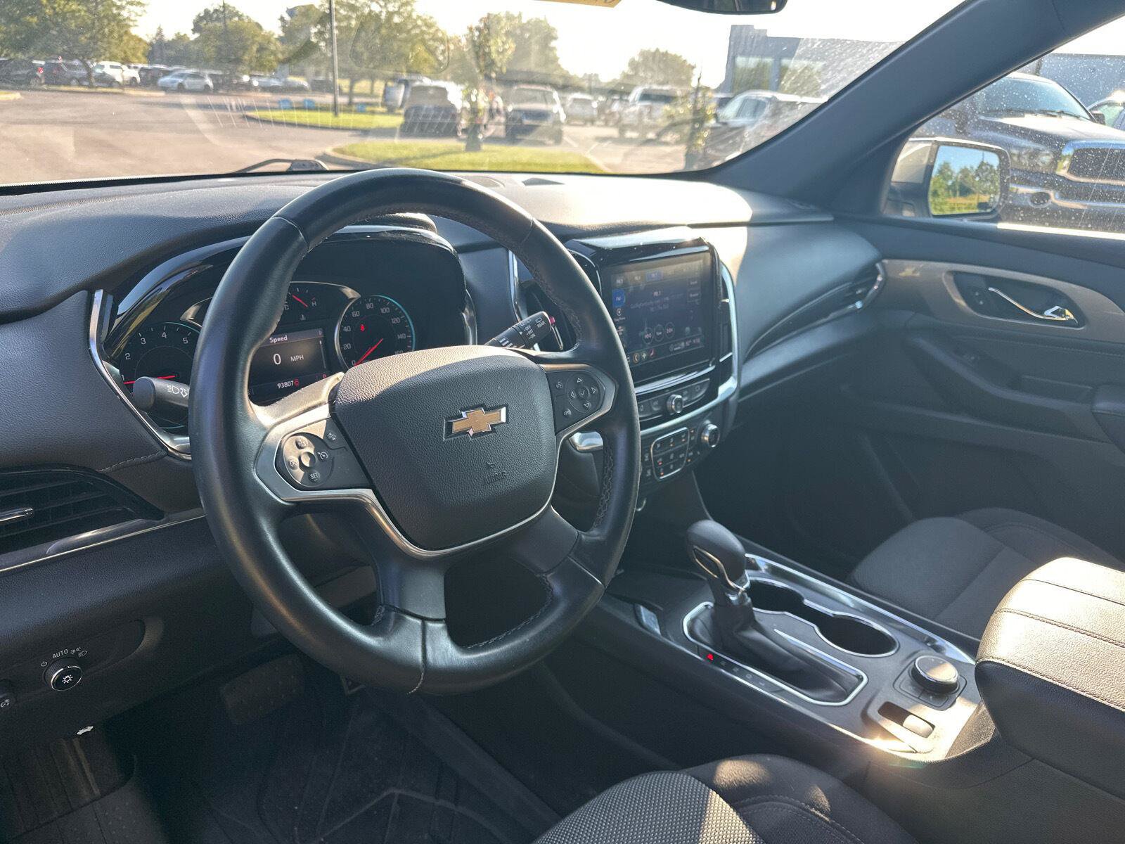 Used 2023 Chevrolet Traverse LT AWD/4WD image 9