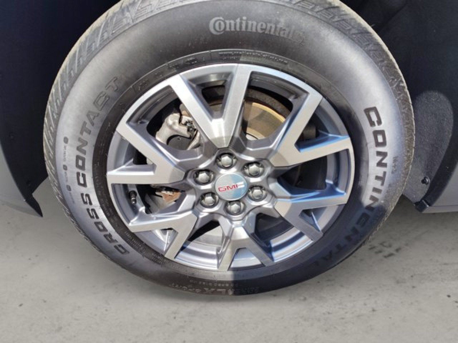 Used 2023 GMC Acadia SLT w/ Technology Package AWD/4WD image 9
