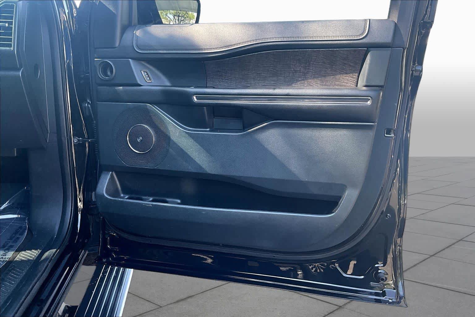 Used 2018 Ford Expedition Limited w/ Equipment Group 301A RWD image 23