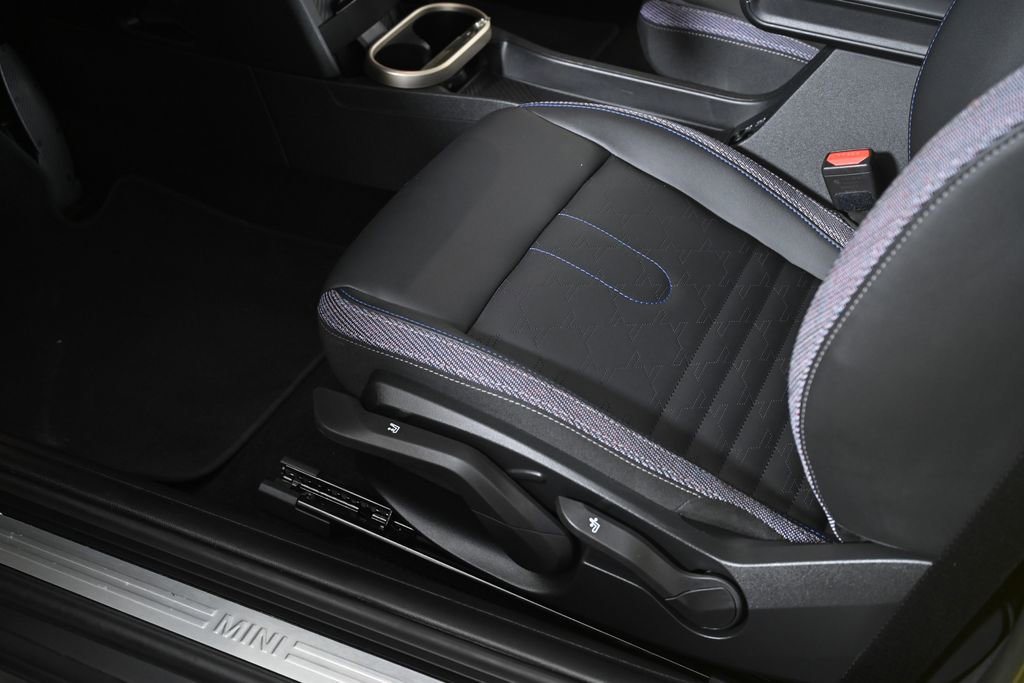 Certified 2025 MINI Cooper S image 23