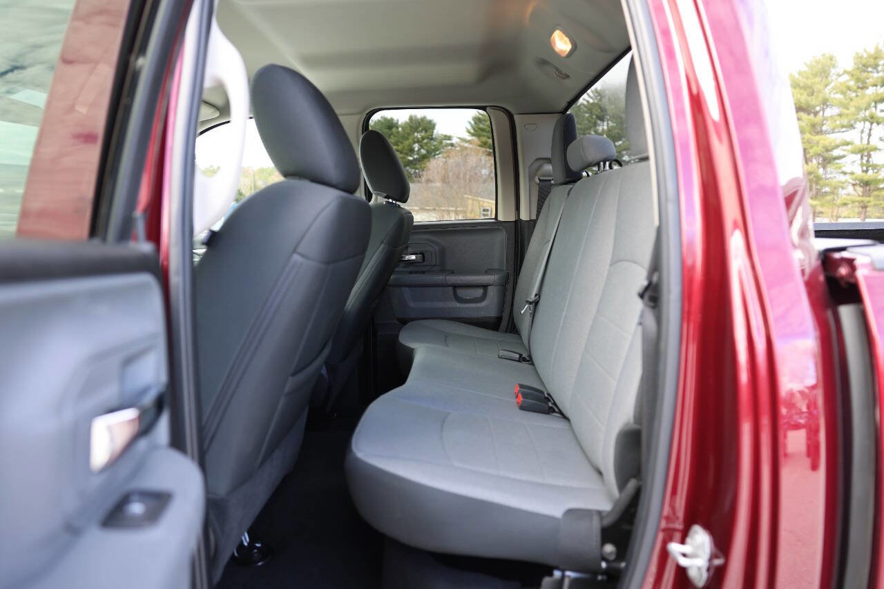 Used 2024 RAM 1500 Classic SLT AWD/4WD image 15