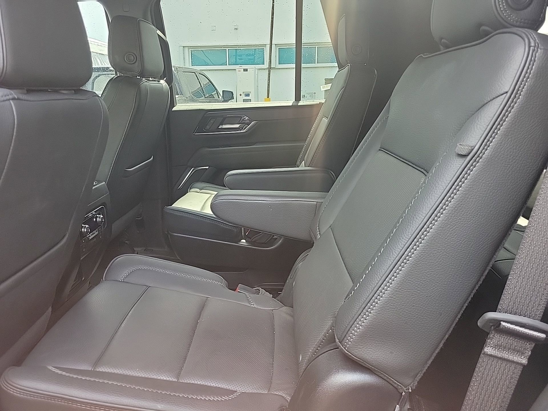 Used 2025 GMC Yukon Denali AWD/4WD image 20