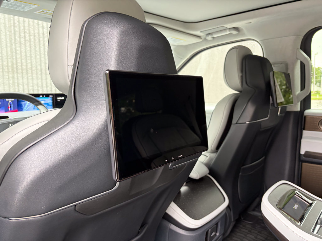 New 2027 Lincoln Navigator Black Label AWD/4WD image 23