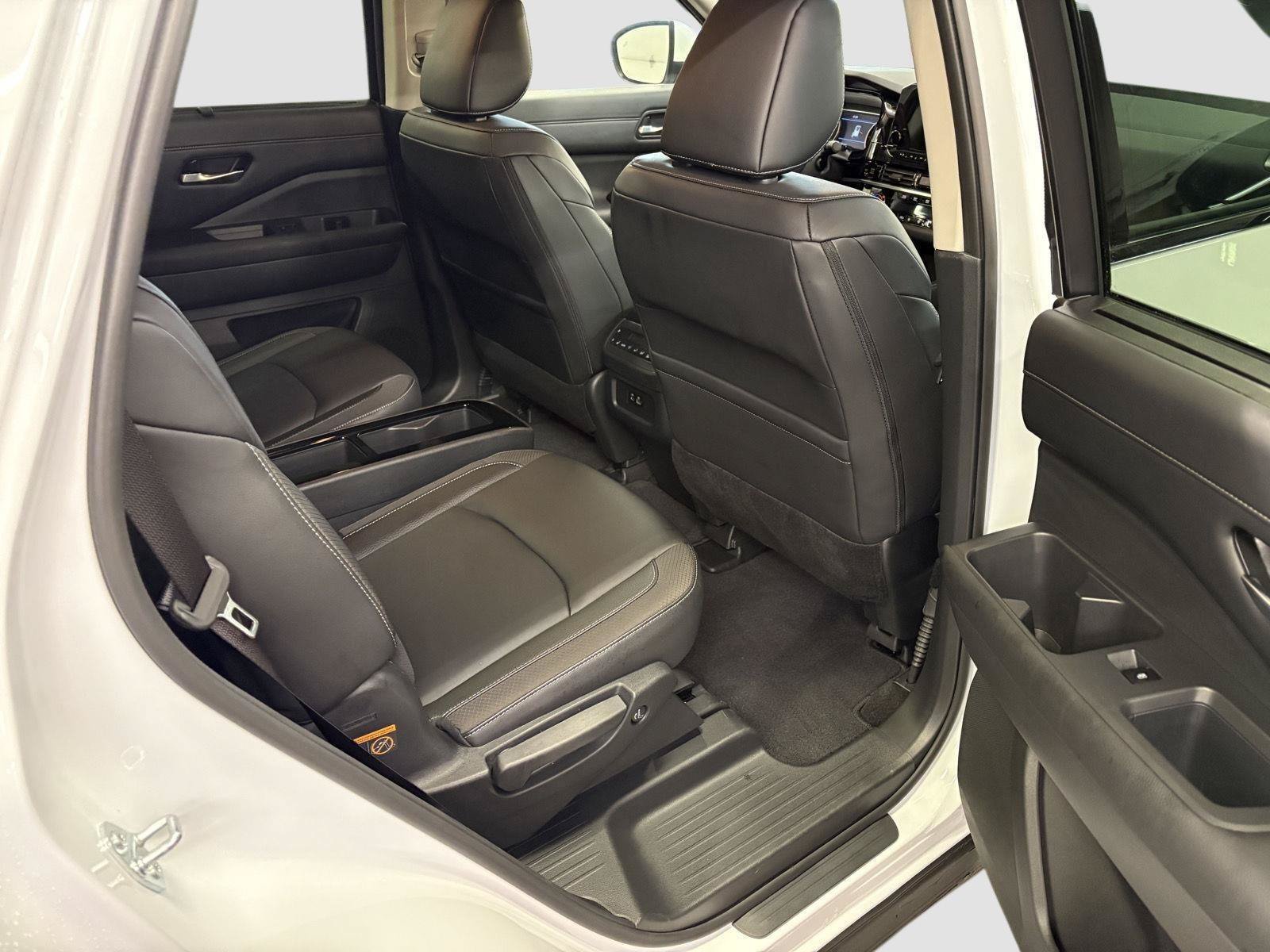 Used 2025 Nissan Pathfinder SL w/ SL Premium Package AWD/4WD image 17