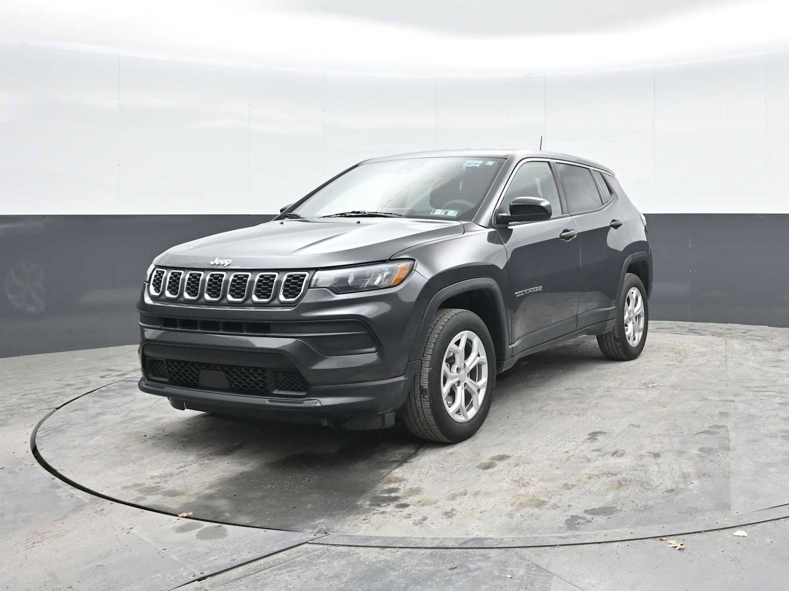 Used 2024 Jeep Compass Sport AWD/4WD image 4