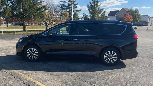 Used 2021 Chrysler Pacifica Touring-L image 5