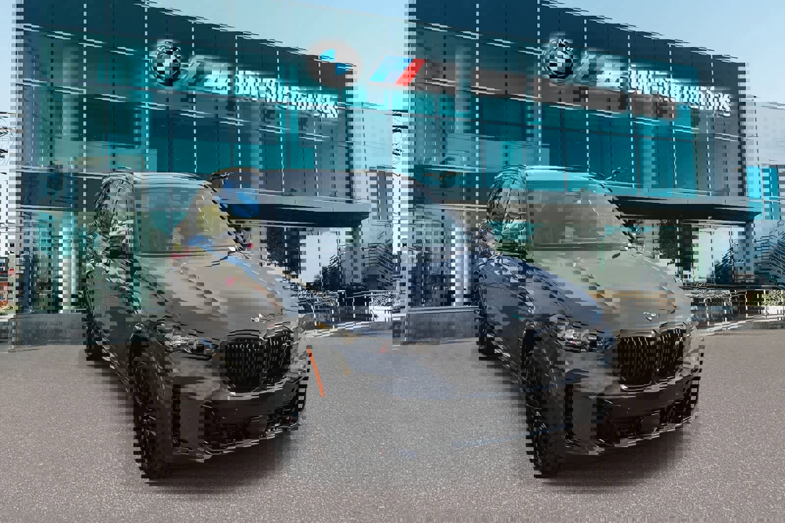 Used 2024 BMW X5 M60i AWD/4WD image 3