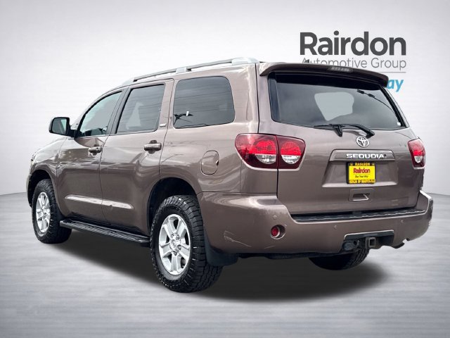Used 2018 Toyota Sequoia SR5 w/ Carpet Mat Package AWD/4WD image 5