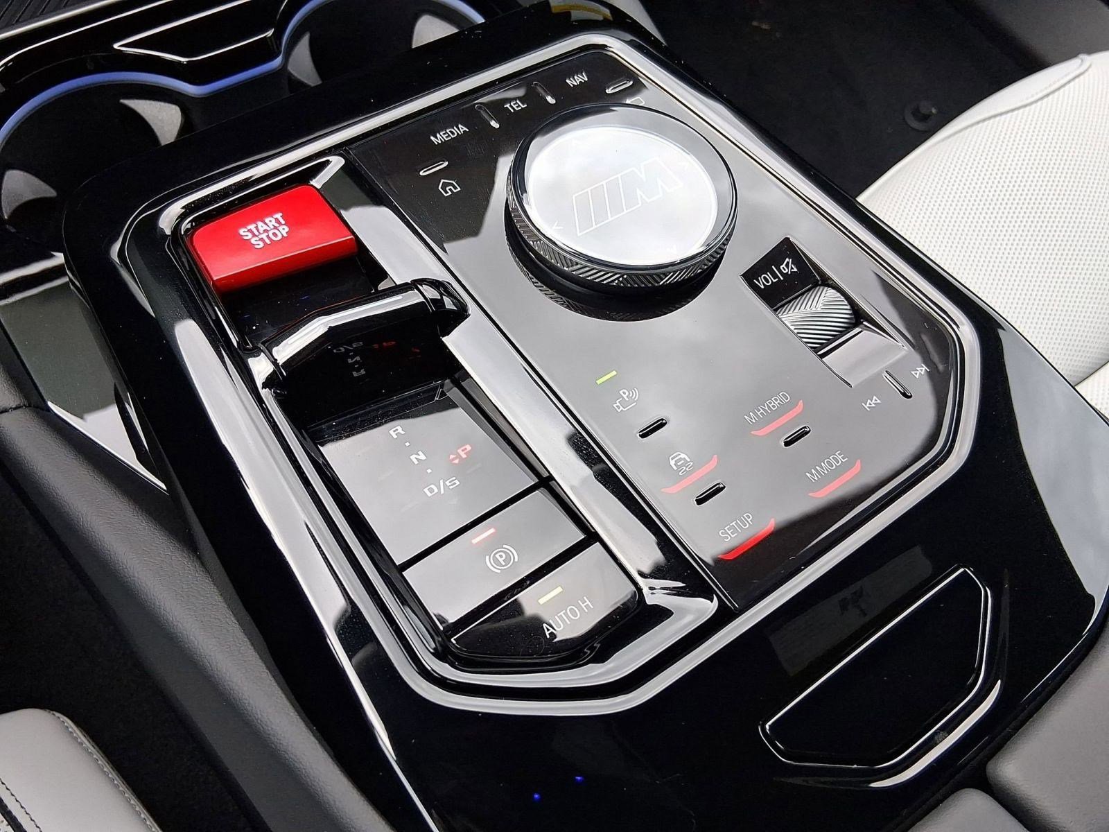 New 2026 BMW M5 w/ Executive Package AWD/4WD image 17