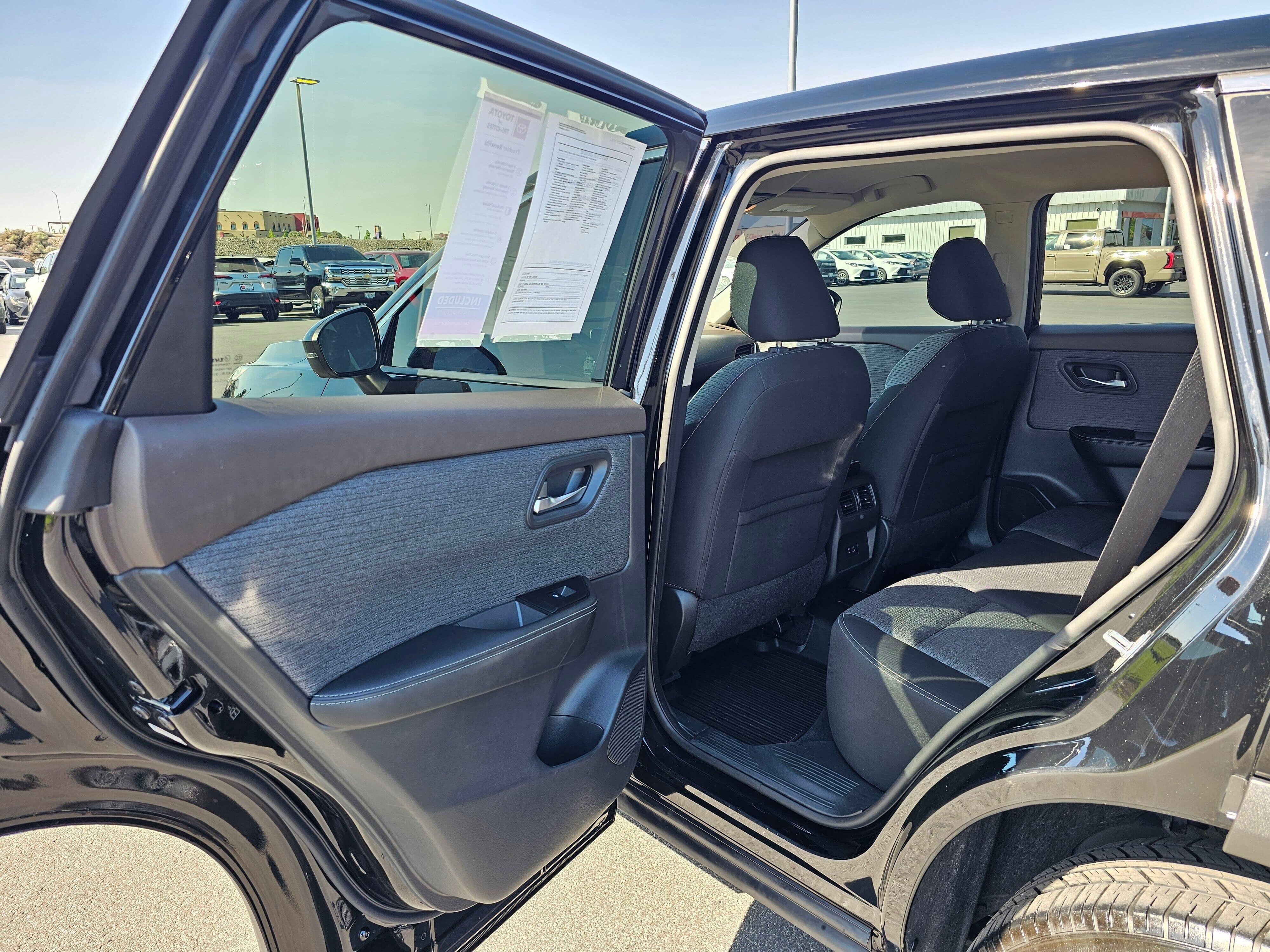 Used 2021 Nissan Rogue SV AWD/4WD image 16