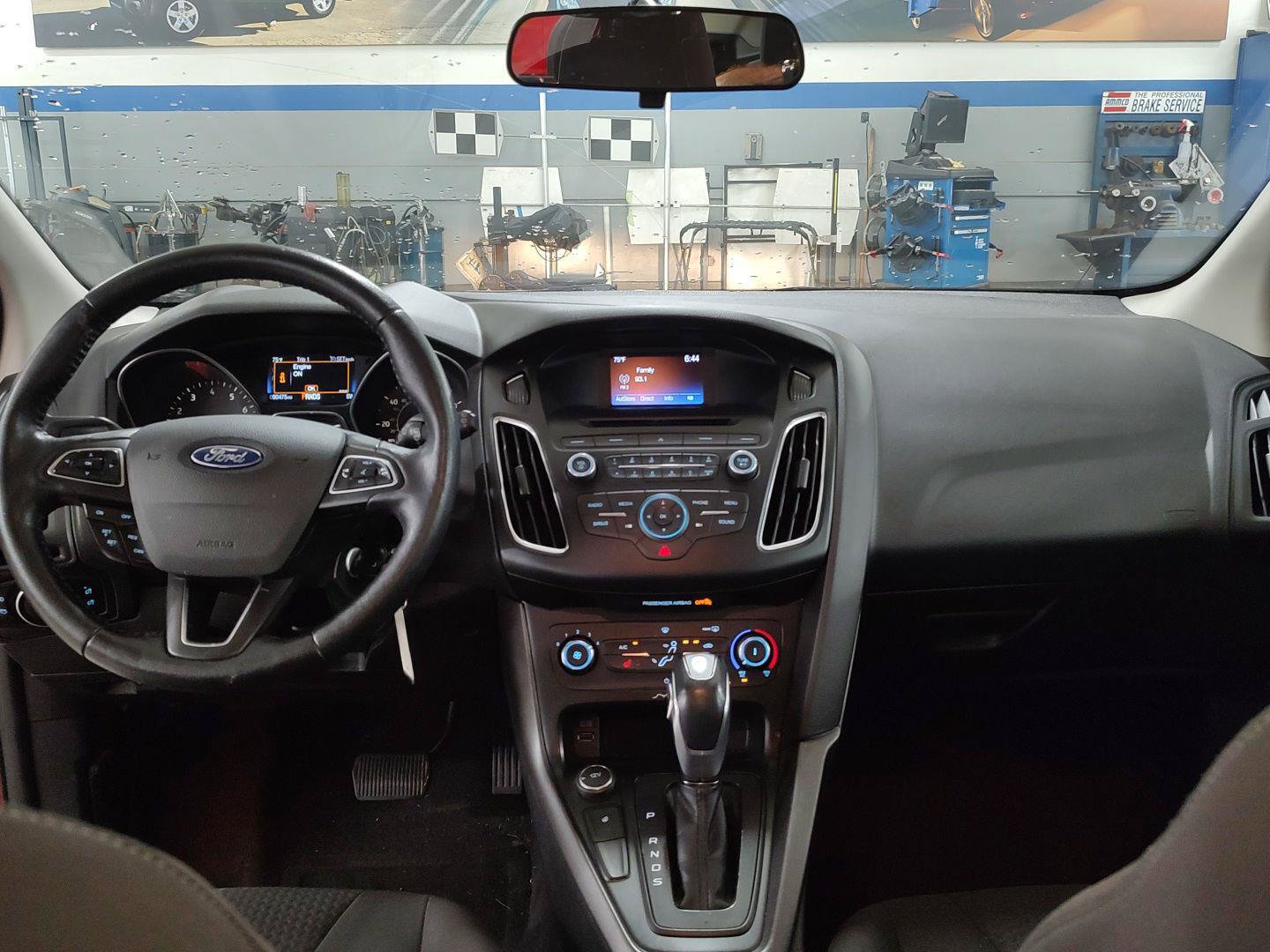 Used 2015 Ford Focus SE w/ Equipment Group 201A FWD image 16