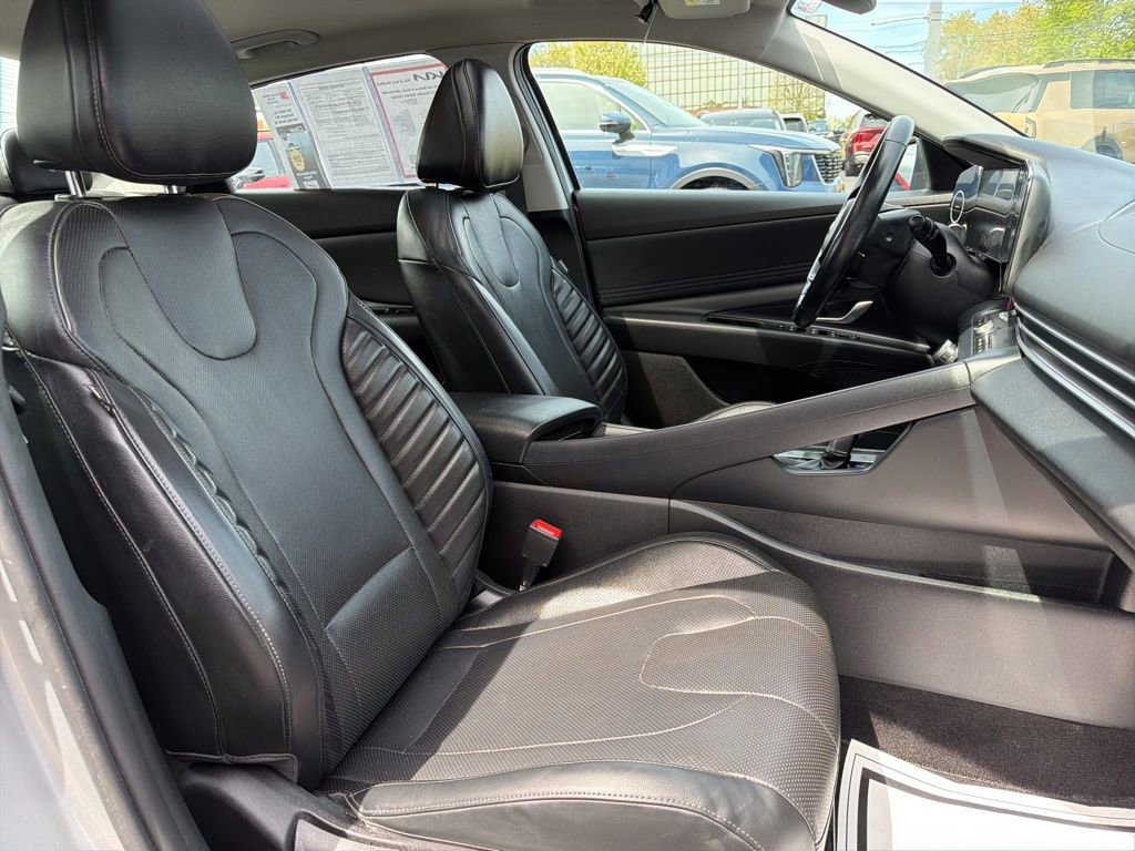 Used 2022 Hyundai Elantra Limited FWD image 11