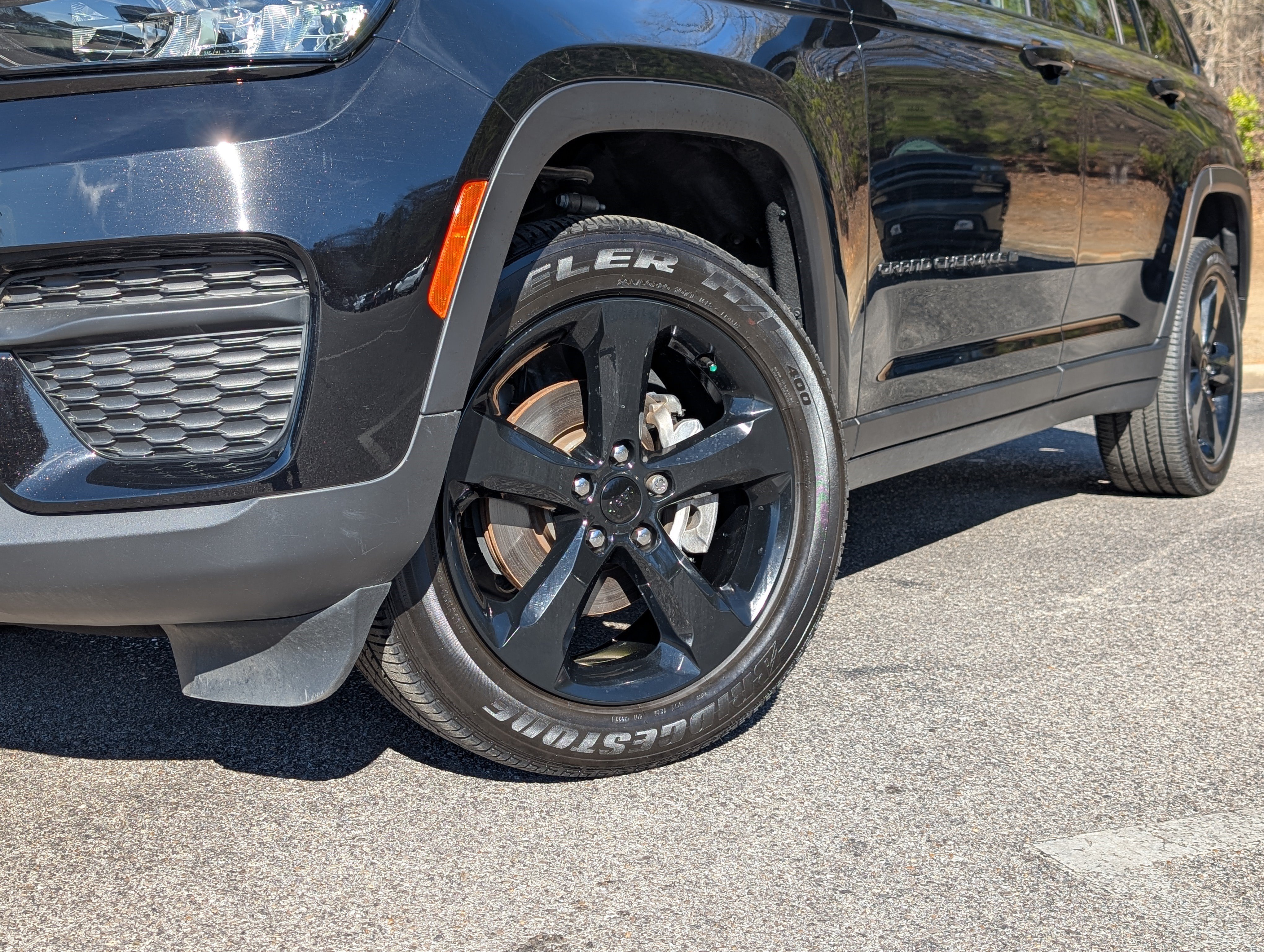 Used 2023 Jeep Grand Cherokee Altitude RWD image 32