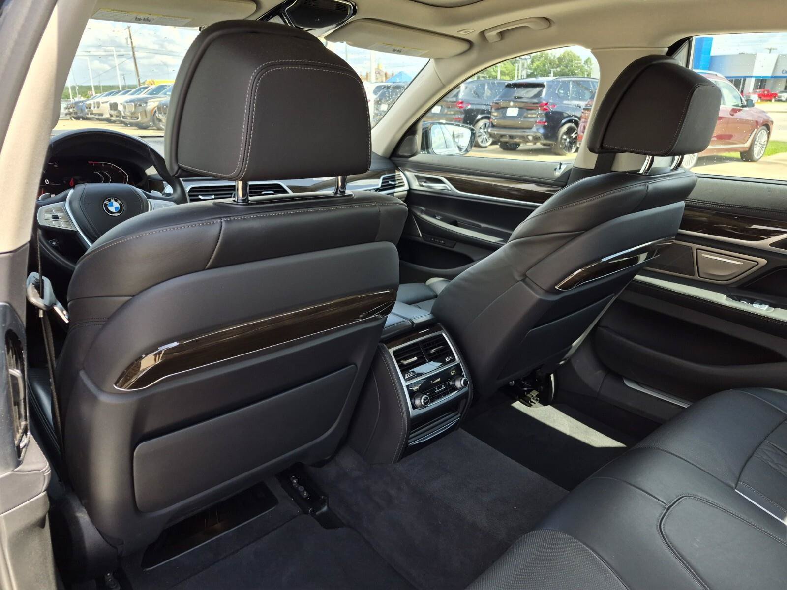 Used 2021 BMW 740i w/ Premium Package RWD image 15
