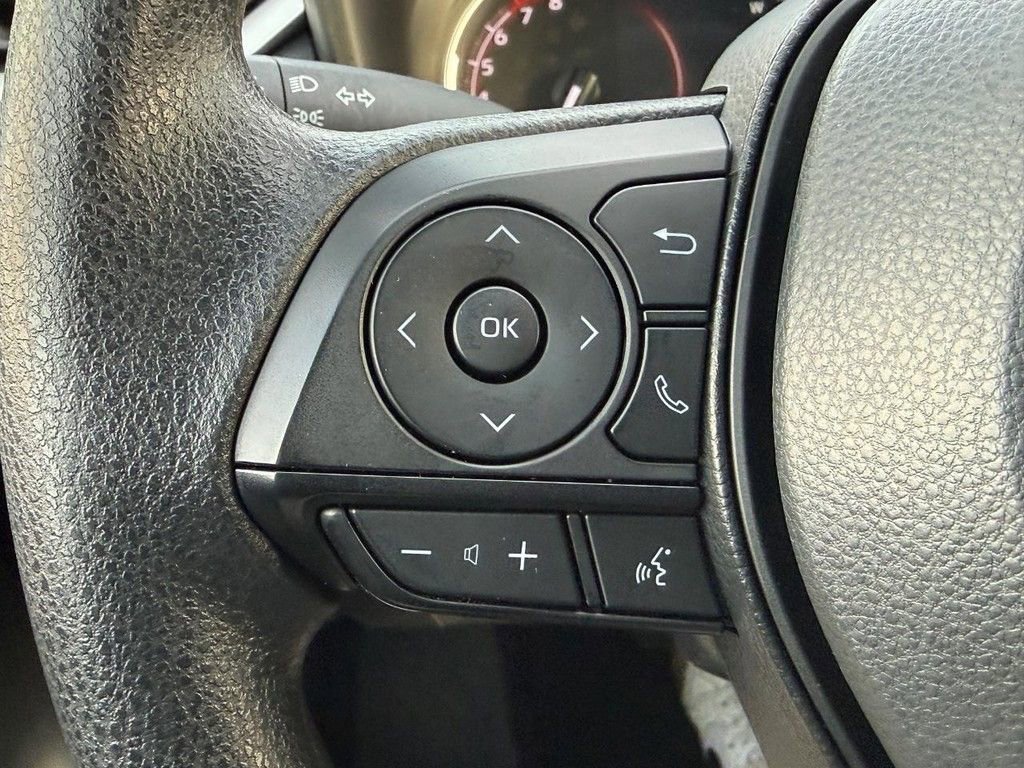 Used 2025 Toyota RAV4 XLE image 17