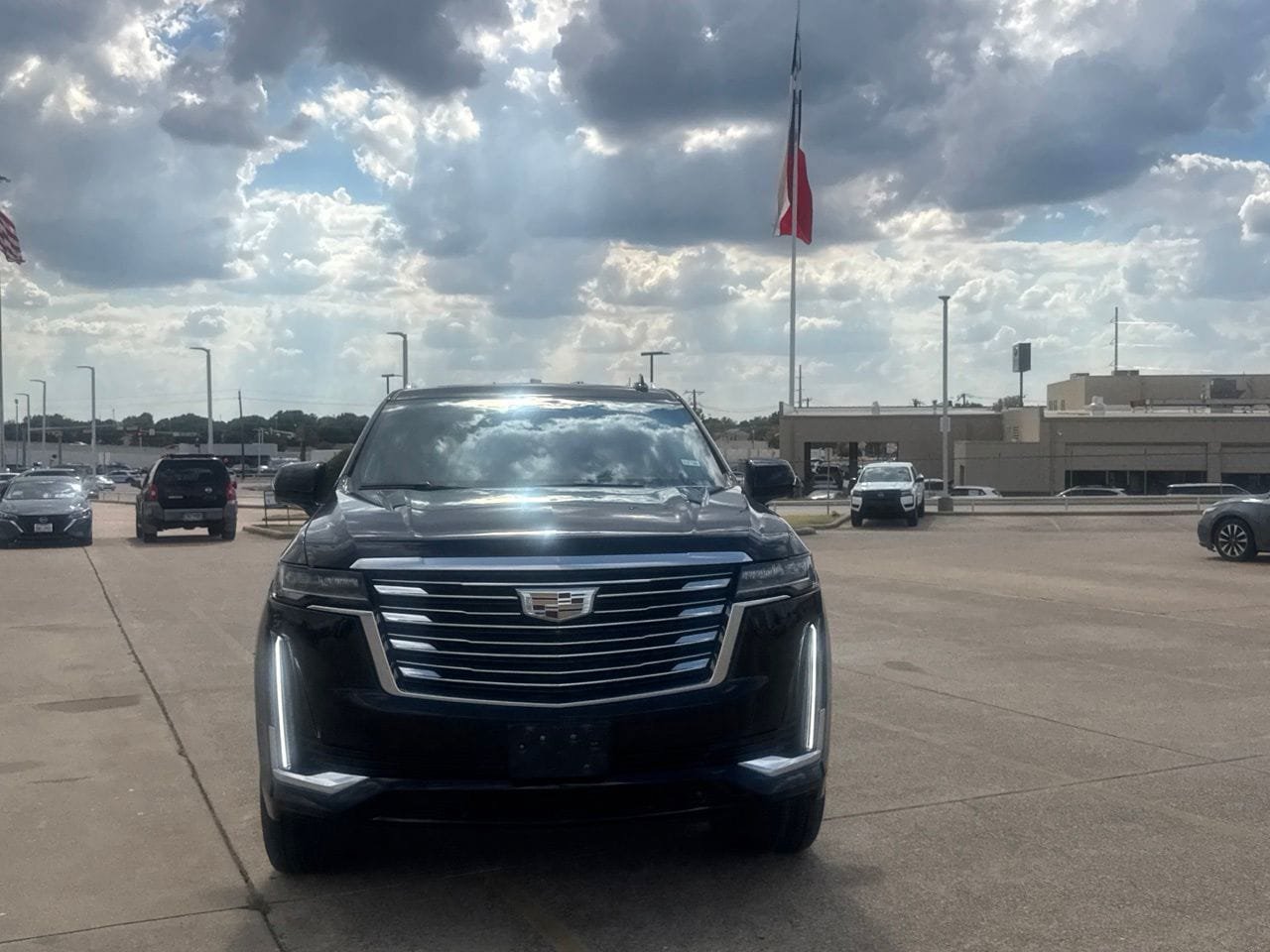 Used 2023 Cadillac Escalade ESV Premium Luxury Platinum AWD/4WD image 5