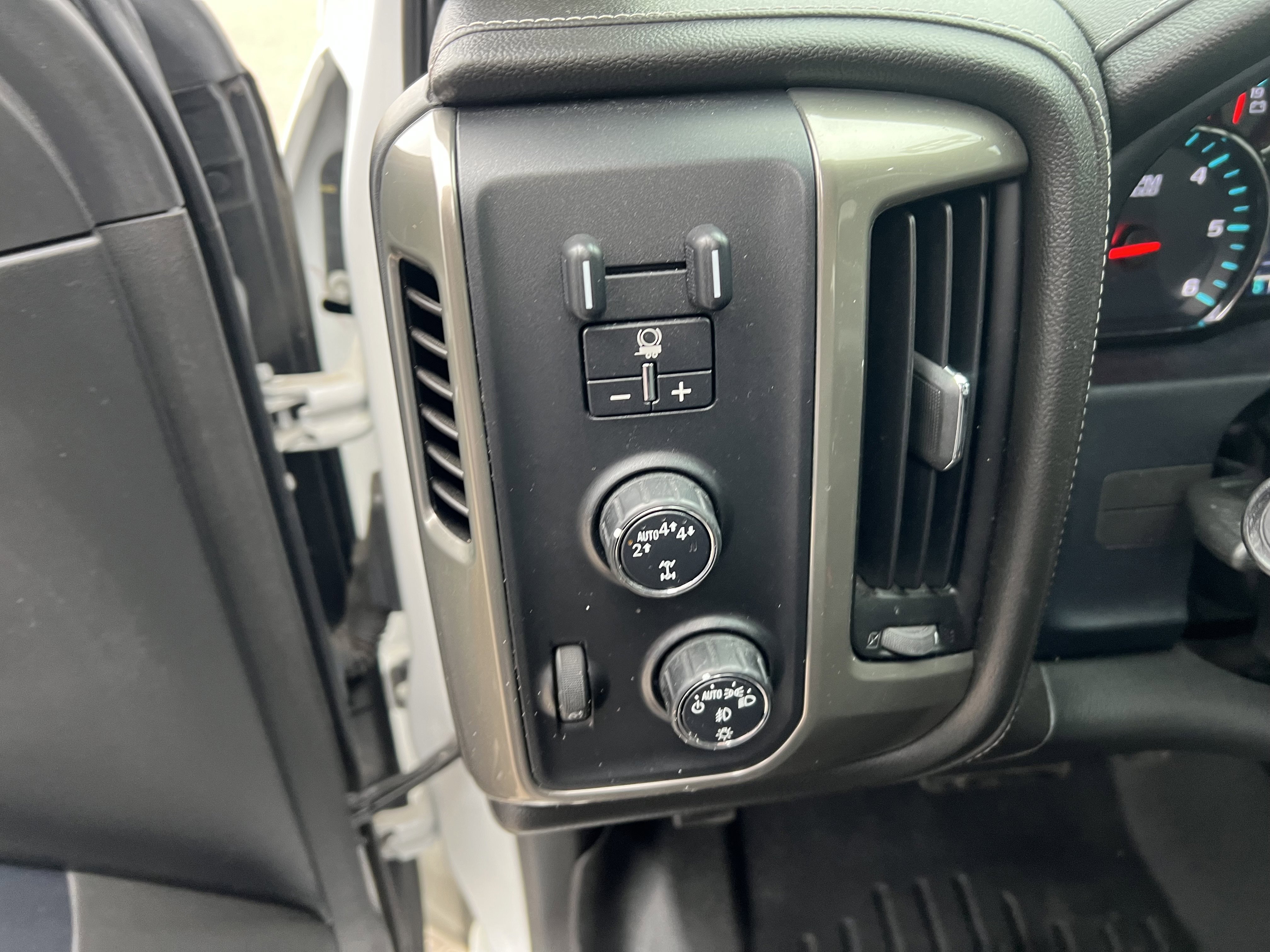 Used 2017 Chevrolet Silverado 1500 High Country image 17