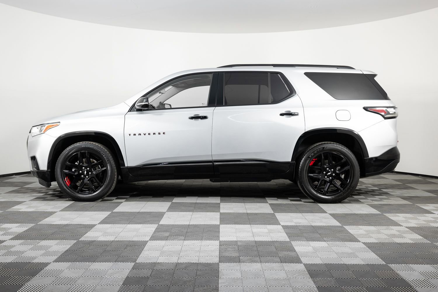 Used 2020 Chevrolet Traverse Premier w/ Redline Edition image 3