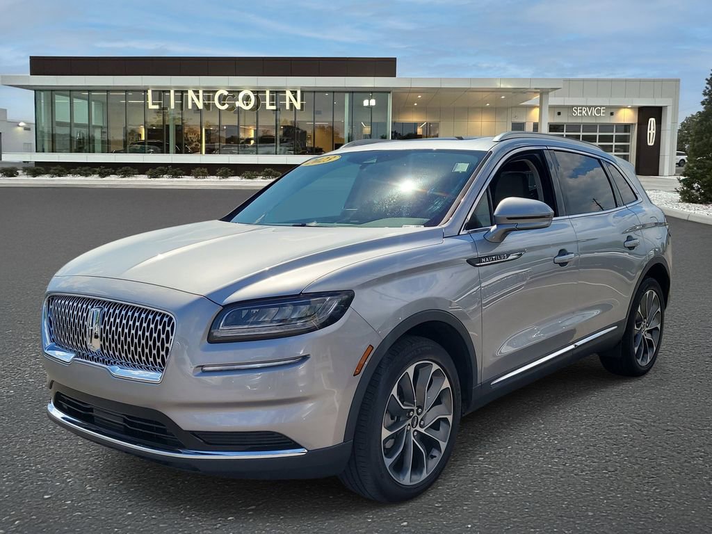 Used 2023 Lincoln Nautilus Reserve image 2