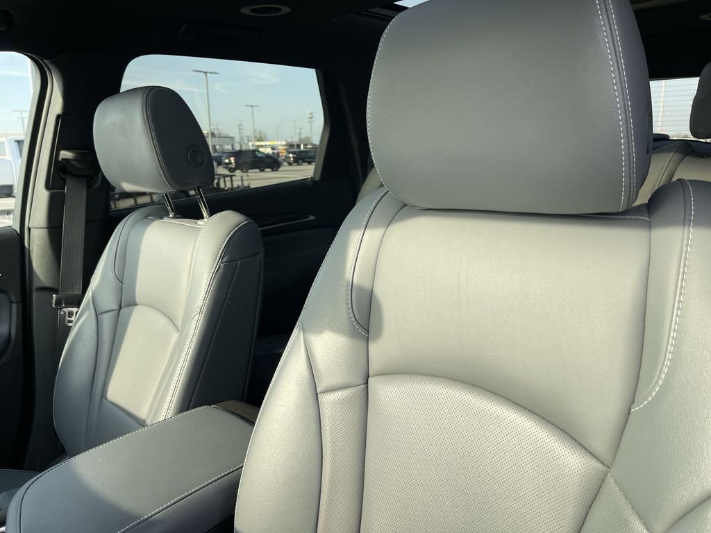Used 2024 Buick Enclave Essence w/ Experience Buick Package image 17