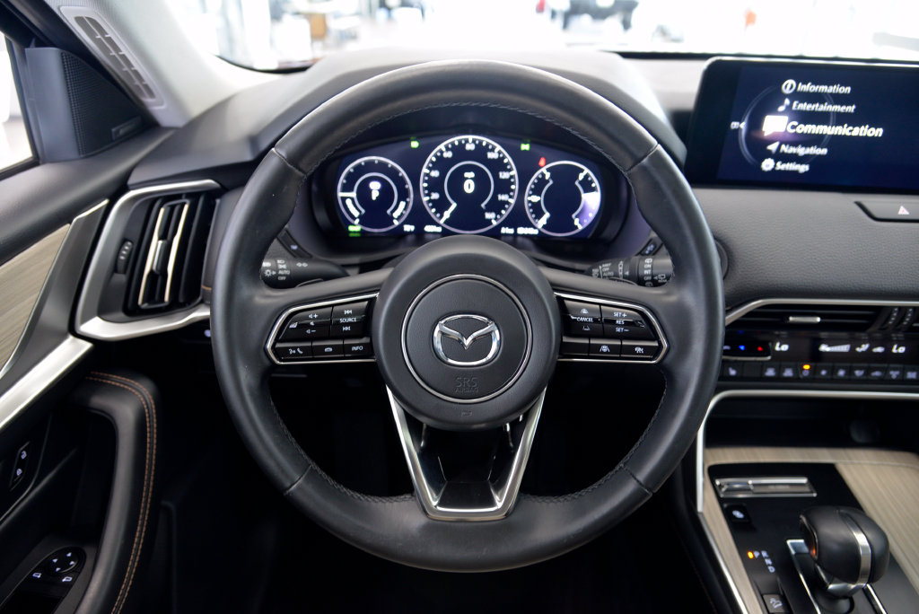 Certified 2025 MAZDA CX-70 Plug-In Hybrid w/ Premium Pkg AWD/4WD image 18