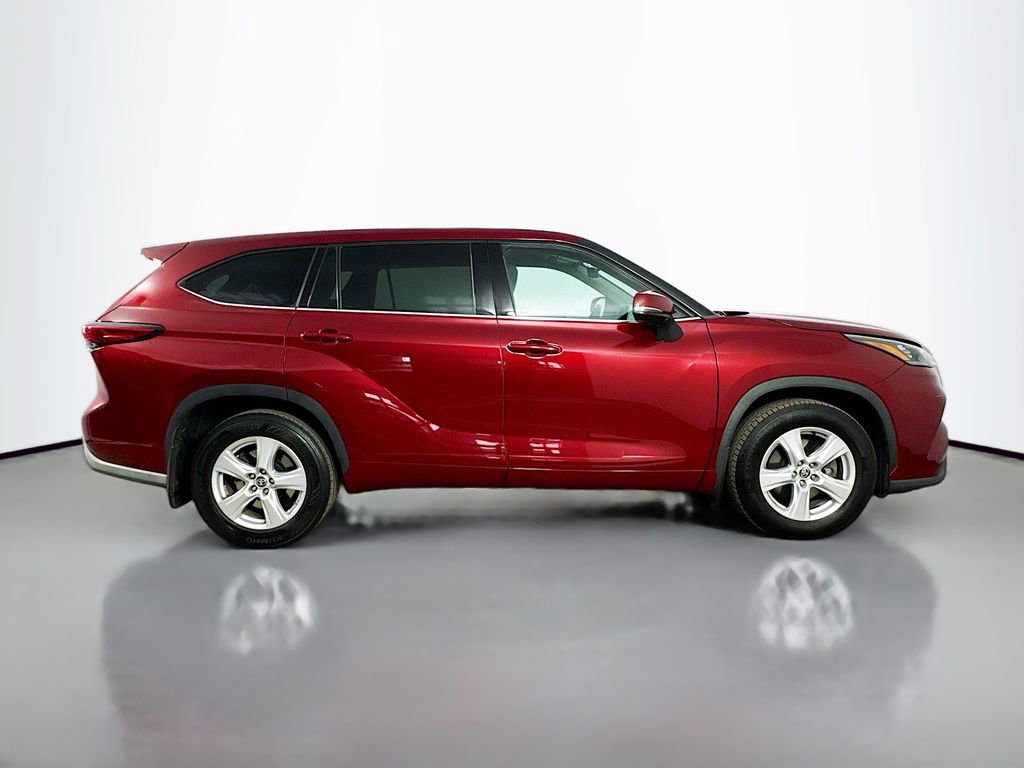 Used 2020 Toyota Highlander LE AWD/4WD image 9