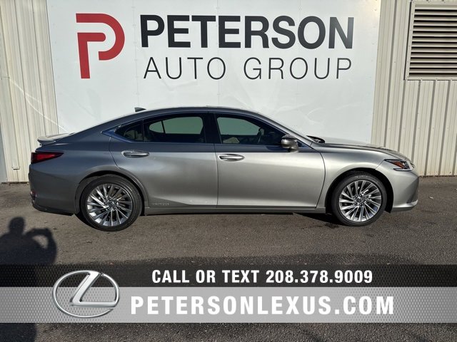 Used 2019 Lexus ES 300h w/ Luxury Package image 2