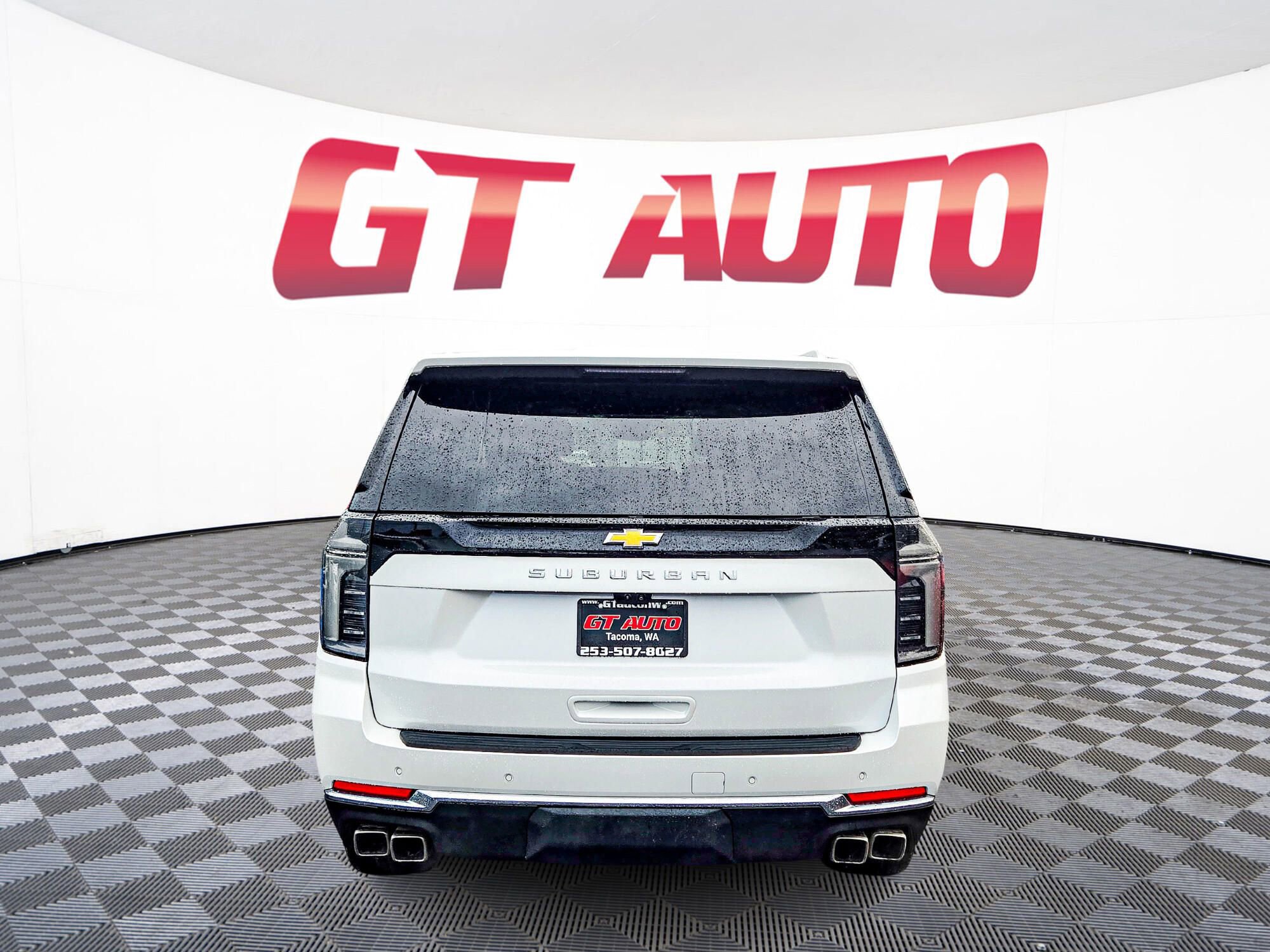 Used 2025 Chevrolet Suburban High Country image 6