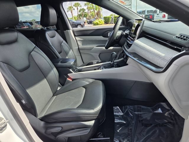 Certified 2024 Jeep Compass Latitude AWD/4WD image 17