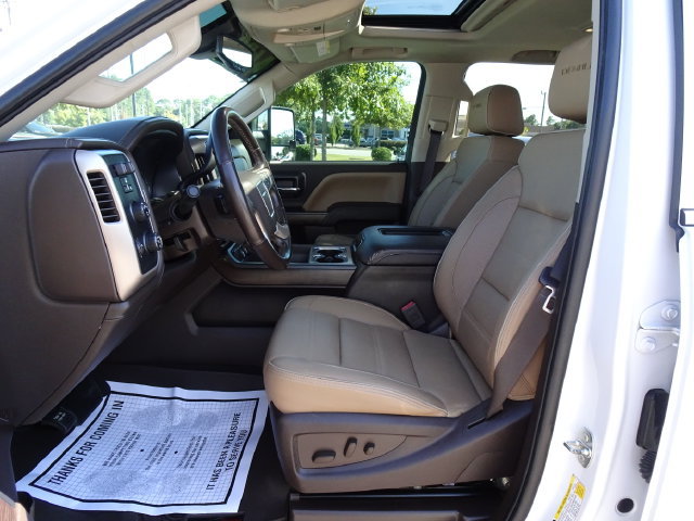 Used 2019 GMC Sierra 2500 Denali w/ Duramax Plus Package AWD/4WD image 10