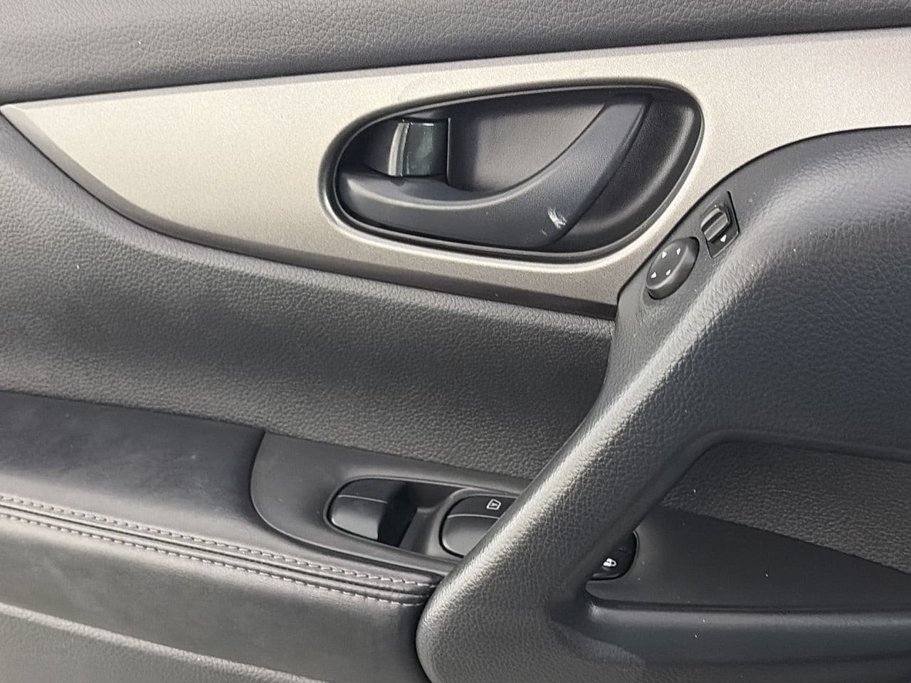 Used 2022 Nissan Rogue Sport S FWD image 17