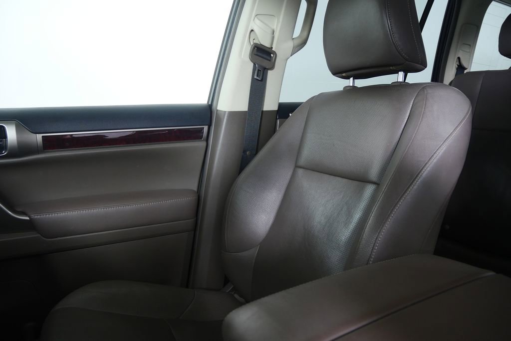 Used 2017 Lexus GX 460 Premium w/ Premium Package image 14