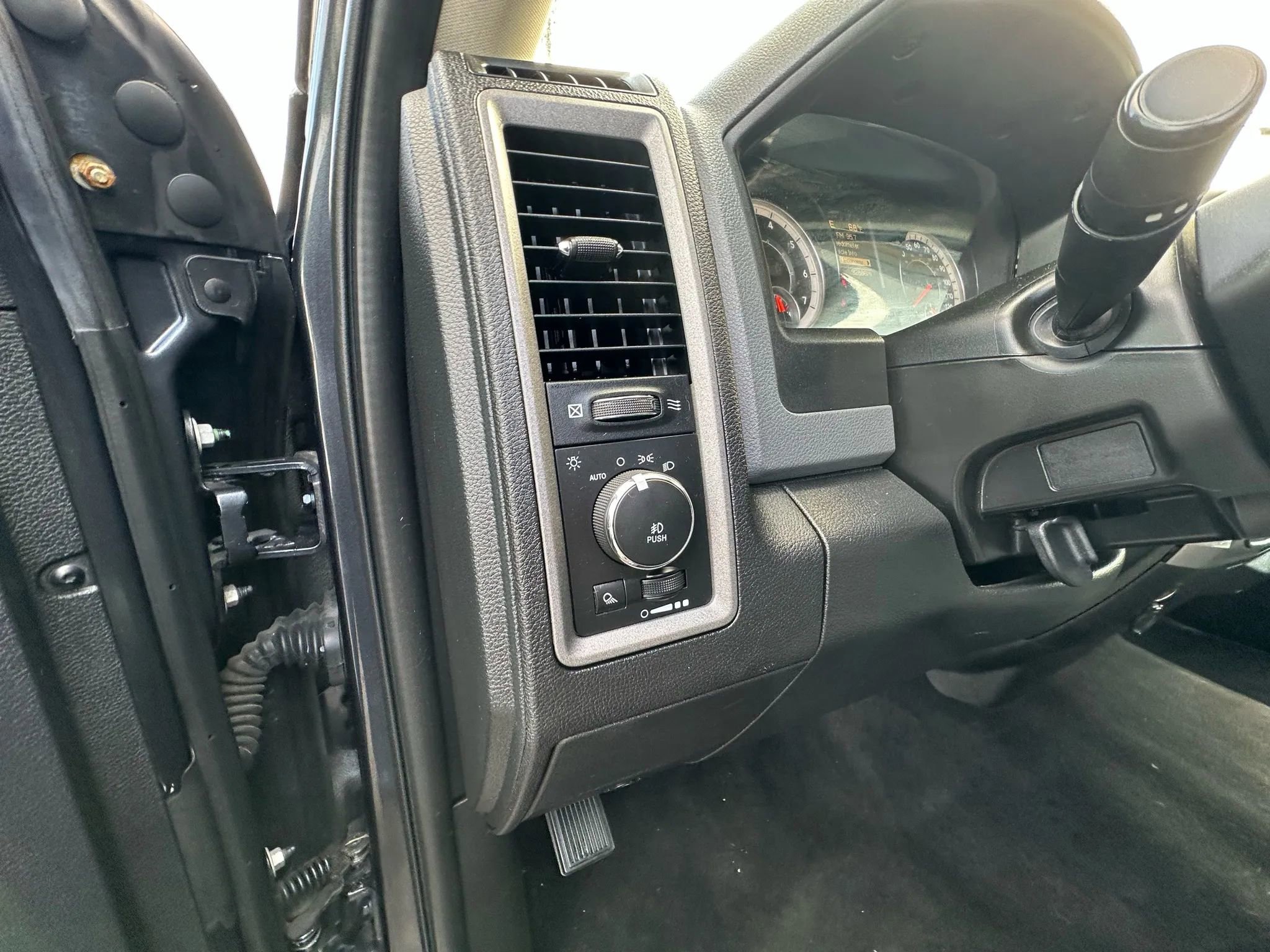 Used 2017 RAM 1500 Express image 16