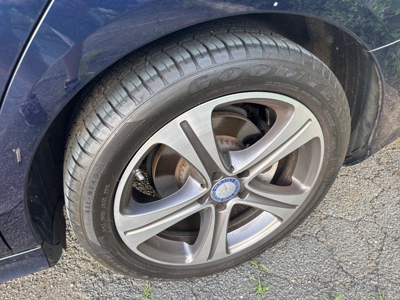 Used 2017 Mercedes-Benz E 300 4MATIC image 4