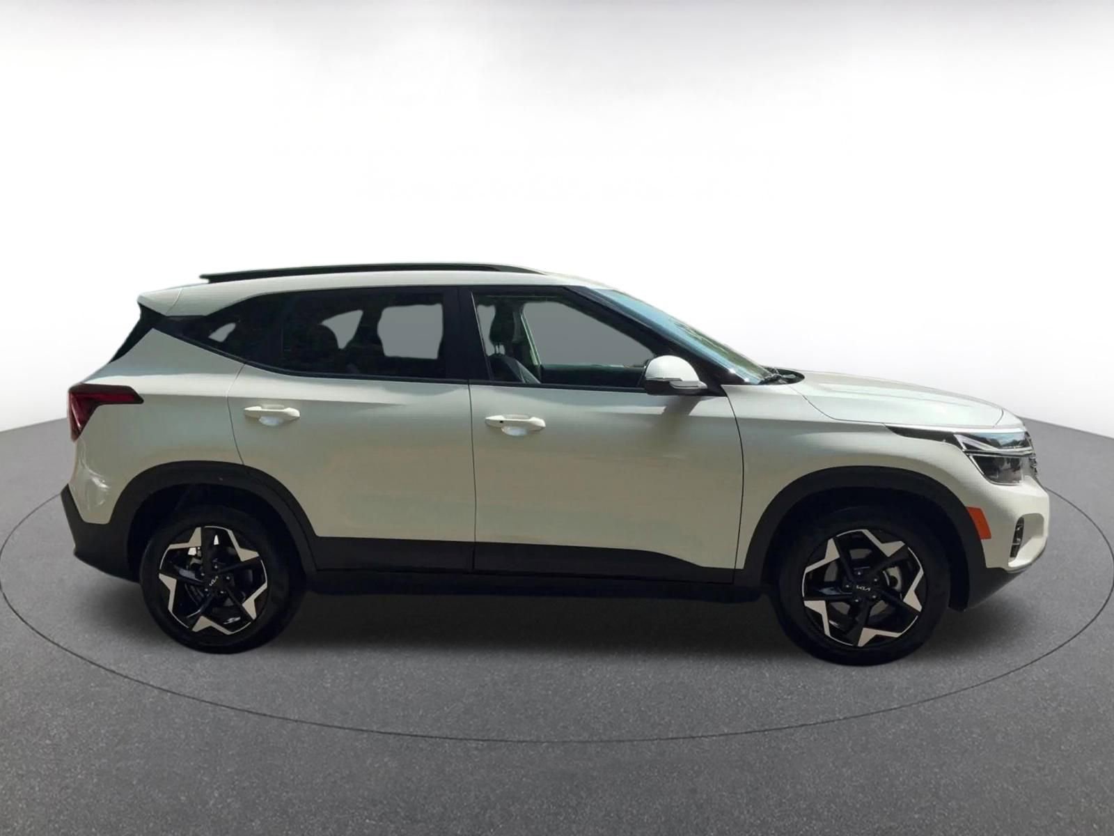Used 2025 Kia Seltos S FWD image 17