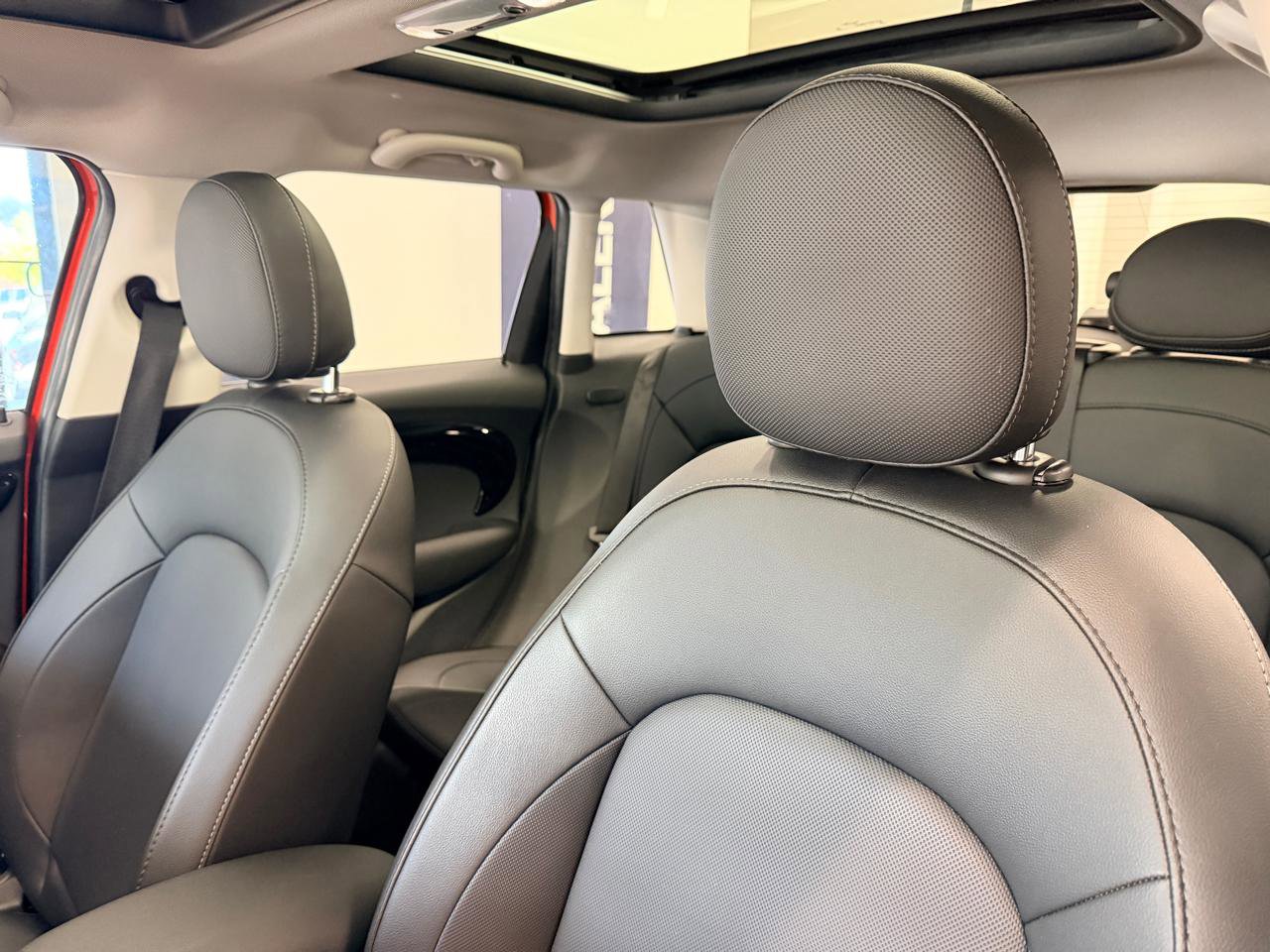 Used 2019 MINI Cooper 4-Door Hardtop image 18