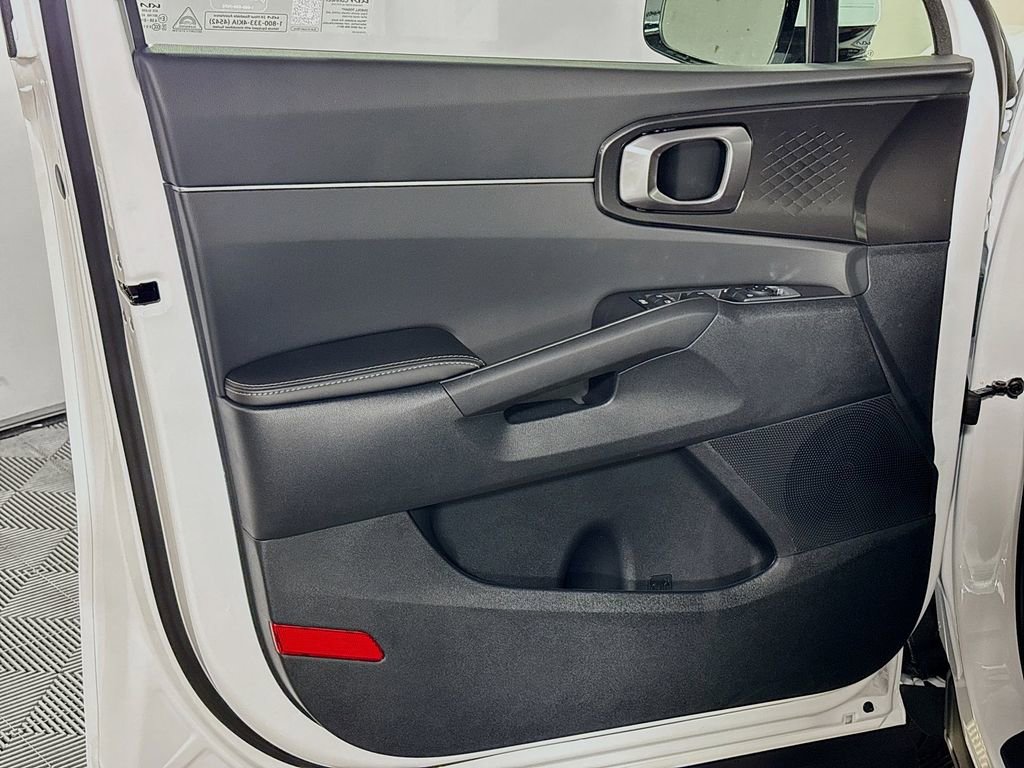 New 2025 Kia Sorento S image 11