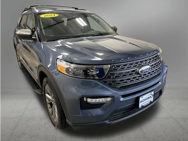Used 2021 Ford Explorer XLT w/ Equipment Group 202A AWD/4WD image 7