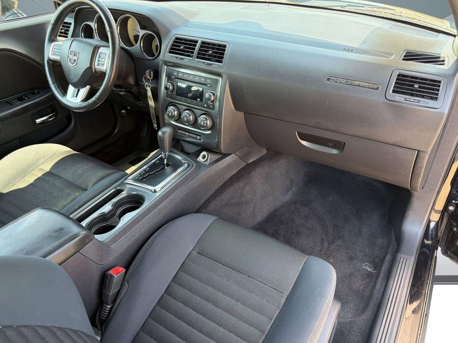 Used 2014 Dodge Challenger SXT RWD image 26
