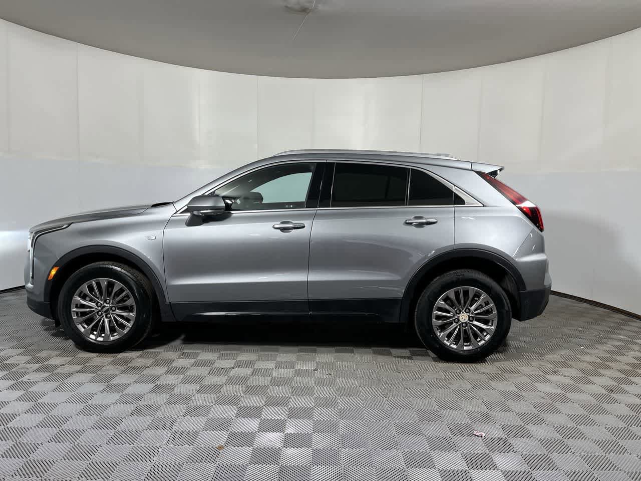 Used 2025 Cadillac XT4 Premium Luxury image 5