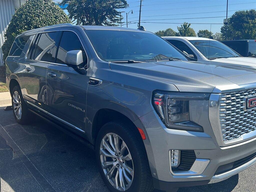 Used 2023 GMC Yukon XL Denali w/ Denali Reserve Package AWD/4WD image 2