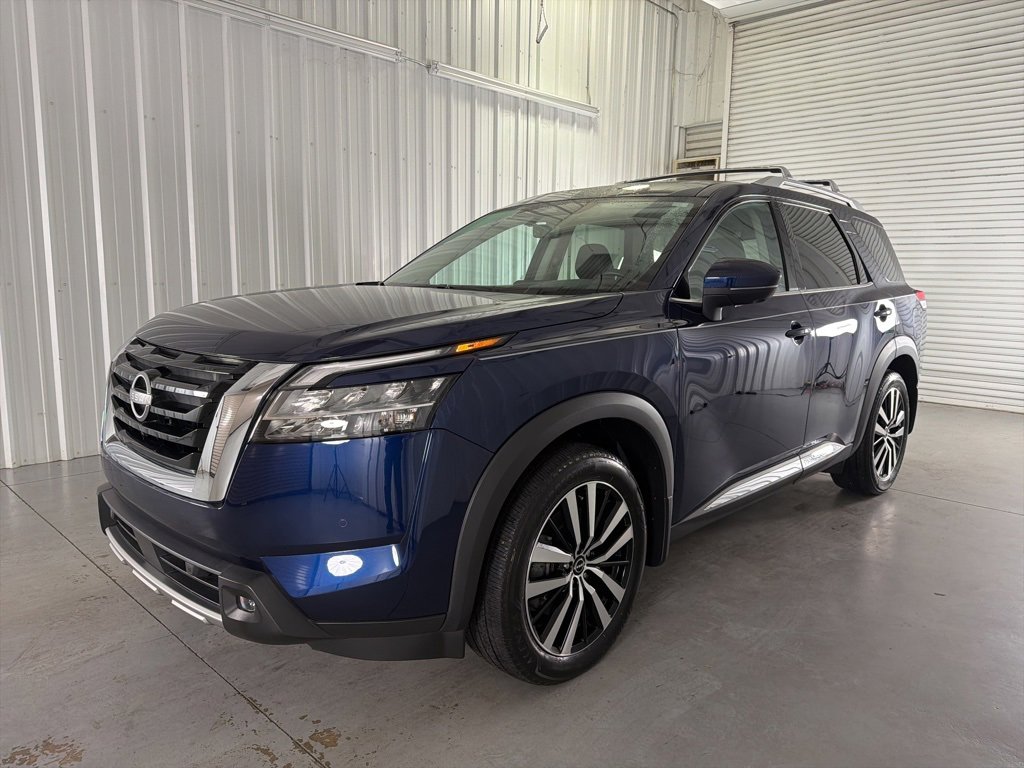Used 2024 Nissan Pathfinder Platinum w/ Cargo Package