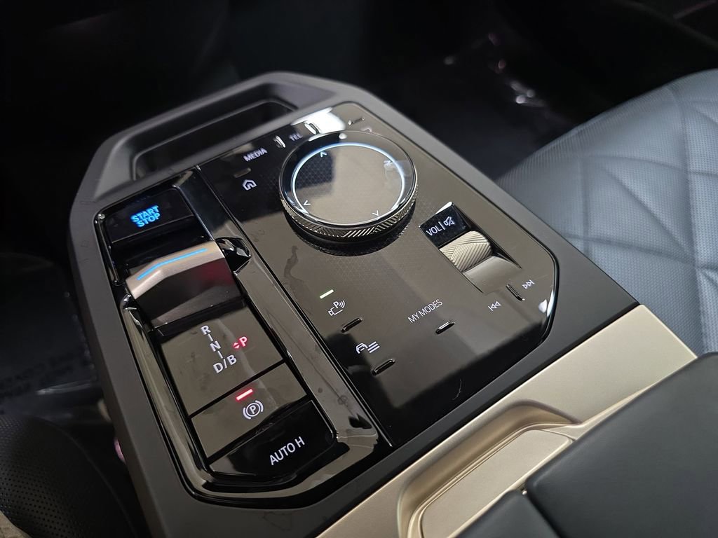 Used 2023 BMW iX xDrive50 image 25